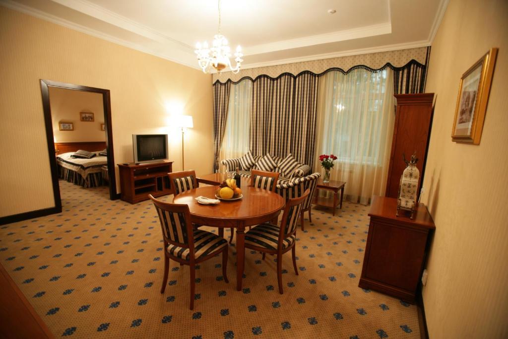Grand Tien Shan Hotel Almaty Room photo