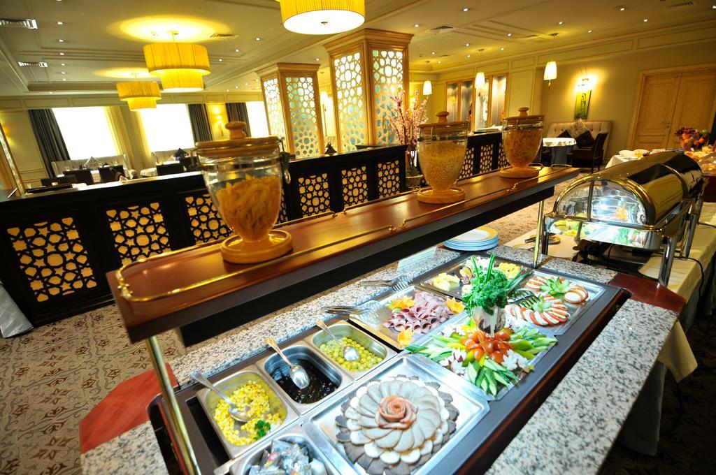 Grand Tien Shan Hotel Almaty Restaurant photo